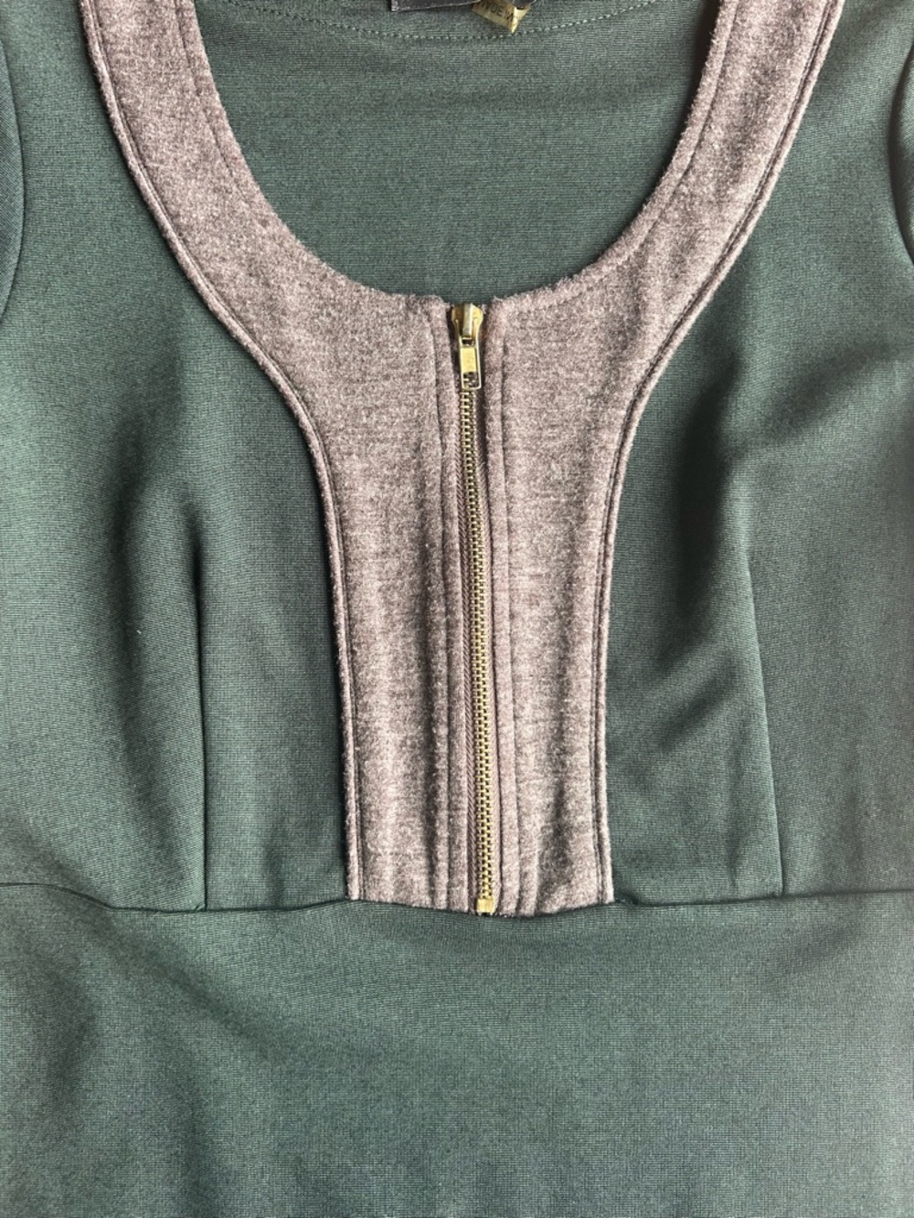 Theme Women’s Forest Green Short Sleeve Dress with Gray Zip Size Small - Picture 3 of 9